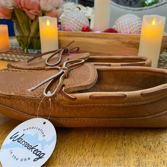 Wassookeag woman’s Handmade Moccasins - Picture 4 of 7